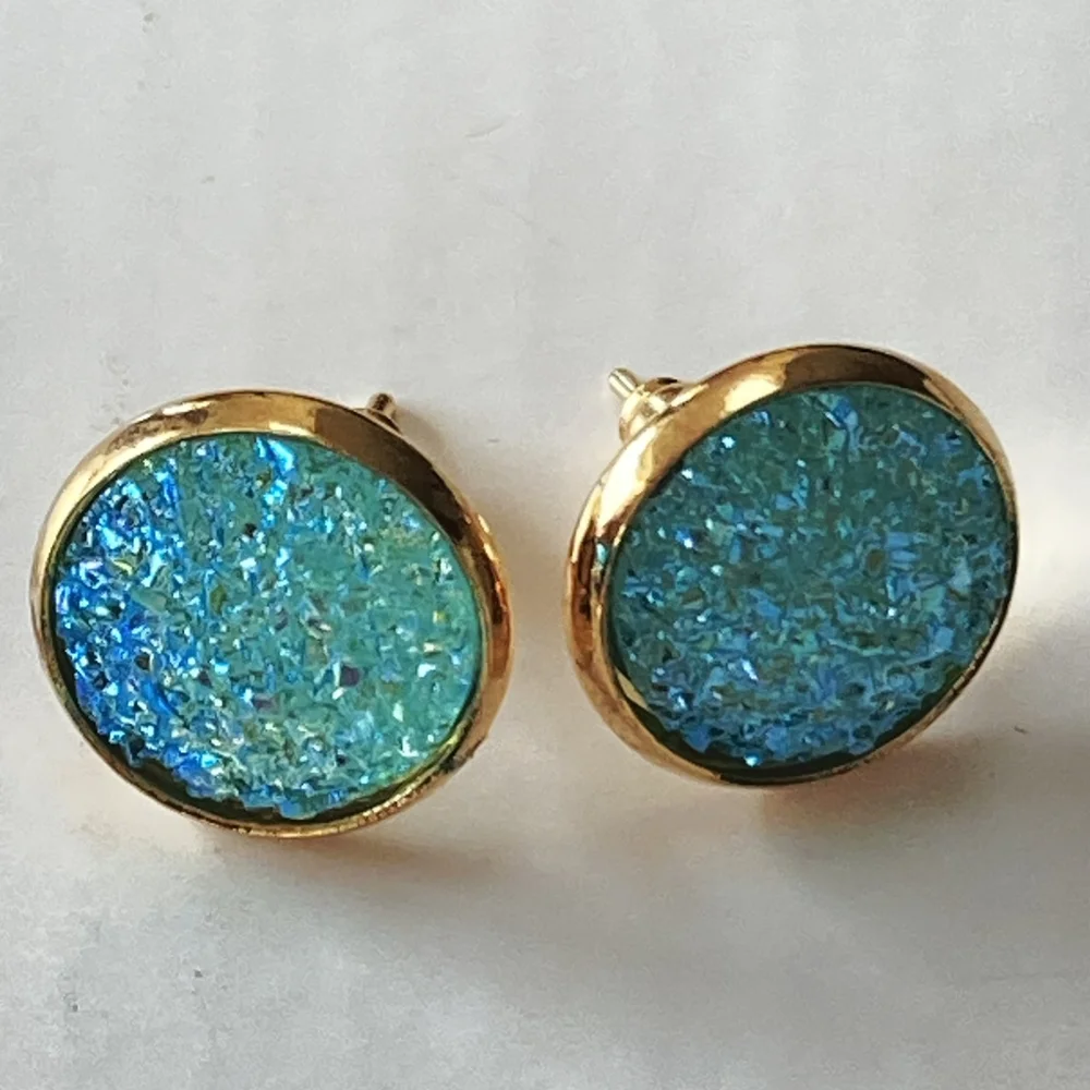 BNWT Sparkly Aquamarine Blue Stud Earrings - Add Glamour to Your Look - Picture 4 of 7